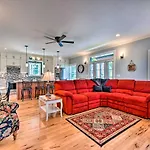 Charming Lake Erie Getaway Walk To Beach!