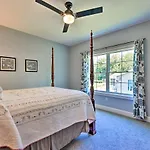 Charming Lake Erie Getaway Walk To Beach!