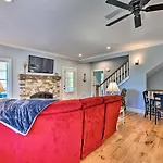 Charming Lake Erie Getaway Walk To Beach!