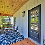 Charming Lake Erie Getaway Walk To Beach!