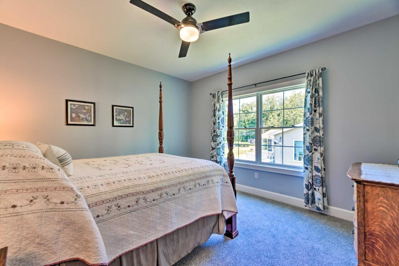 Charming Erie Getaway Walk To Beach! *