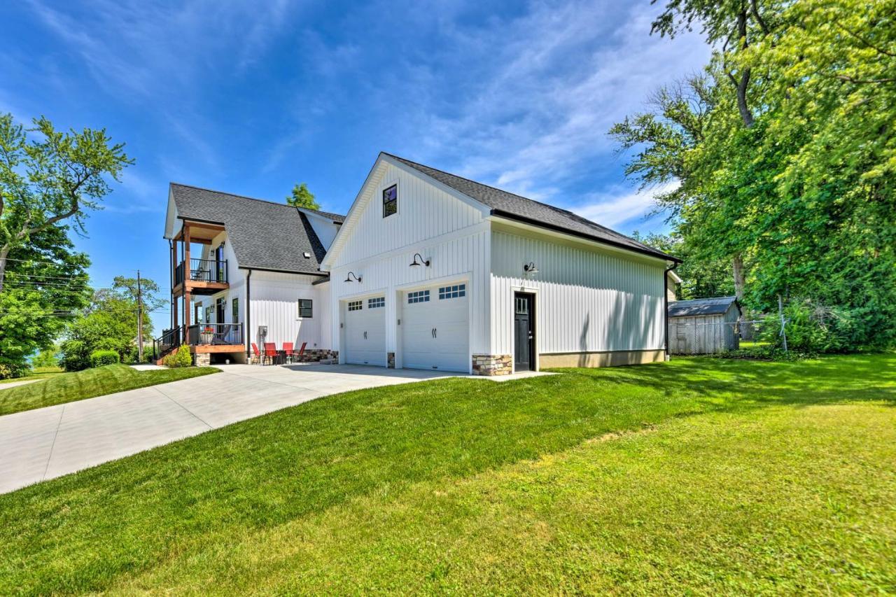 Holiday home Charming Erie Getaway Walk To Beach!