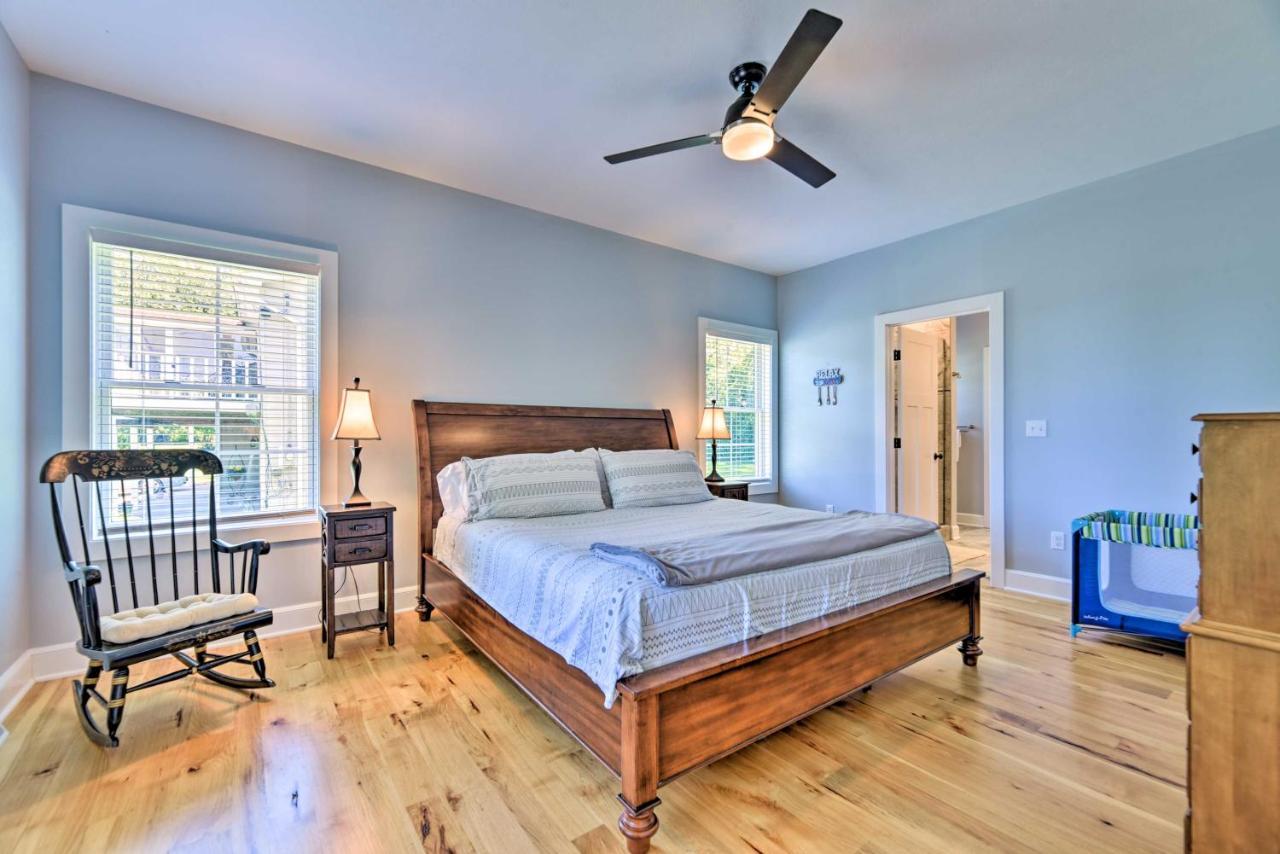 Holiday home Charming Erie Getaway Walk To Beach! *