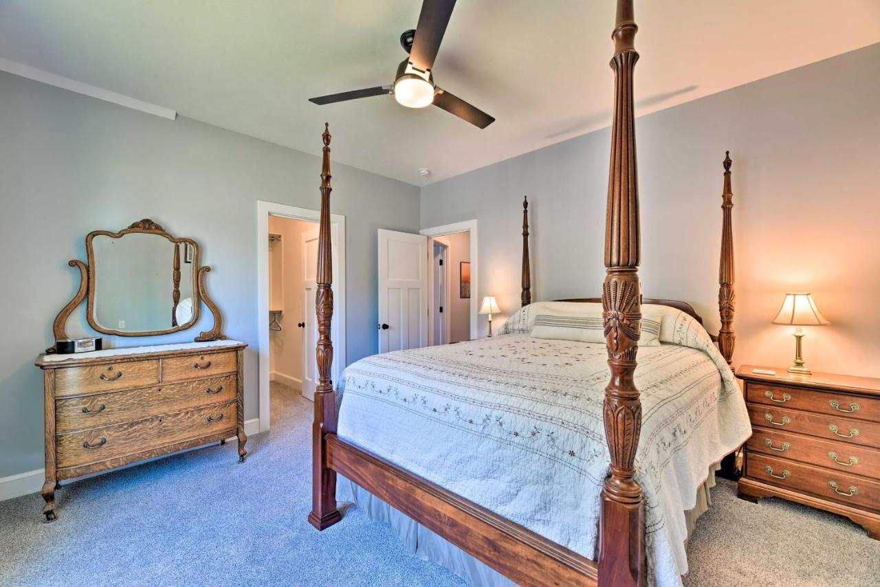 Holiday home Charming Erie Getaway Walk To Beach! *