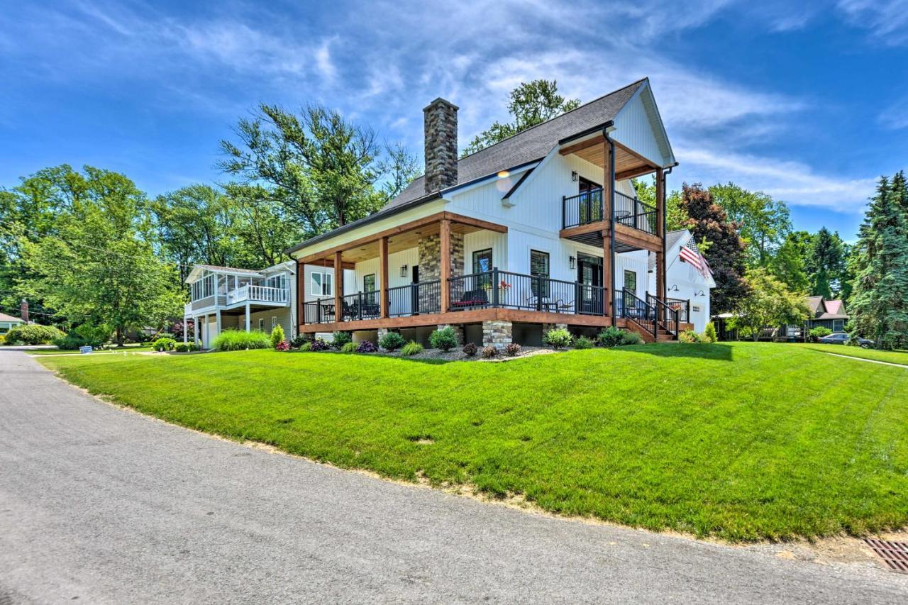 Charming Erie Getaway Walk To Beach! *
